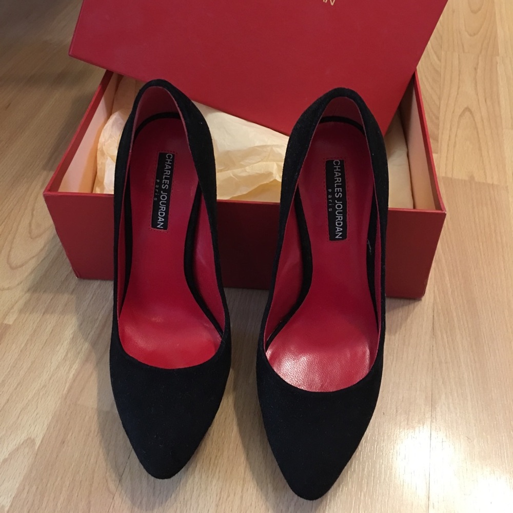 Brand new black pumps